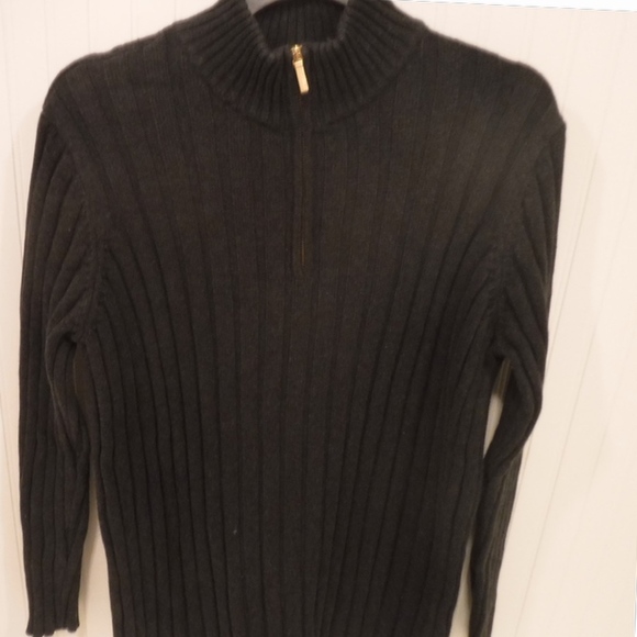 Woman's Sweater - Picture 2 of 3